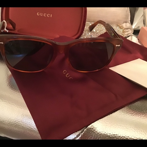 Gucci Other - Beautiful Gucci sunglasses unisex